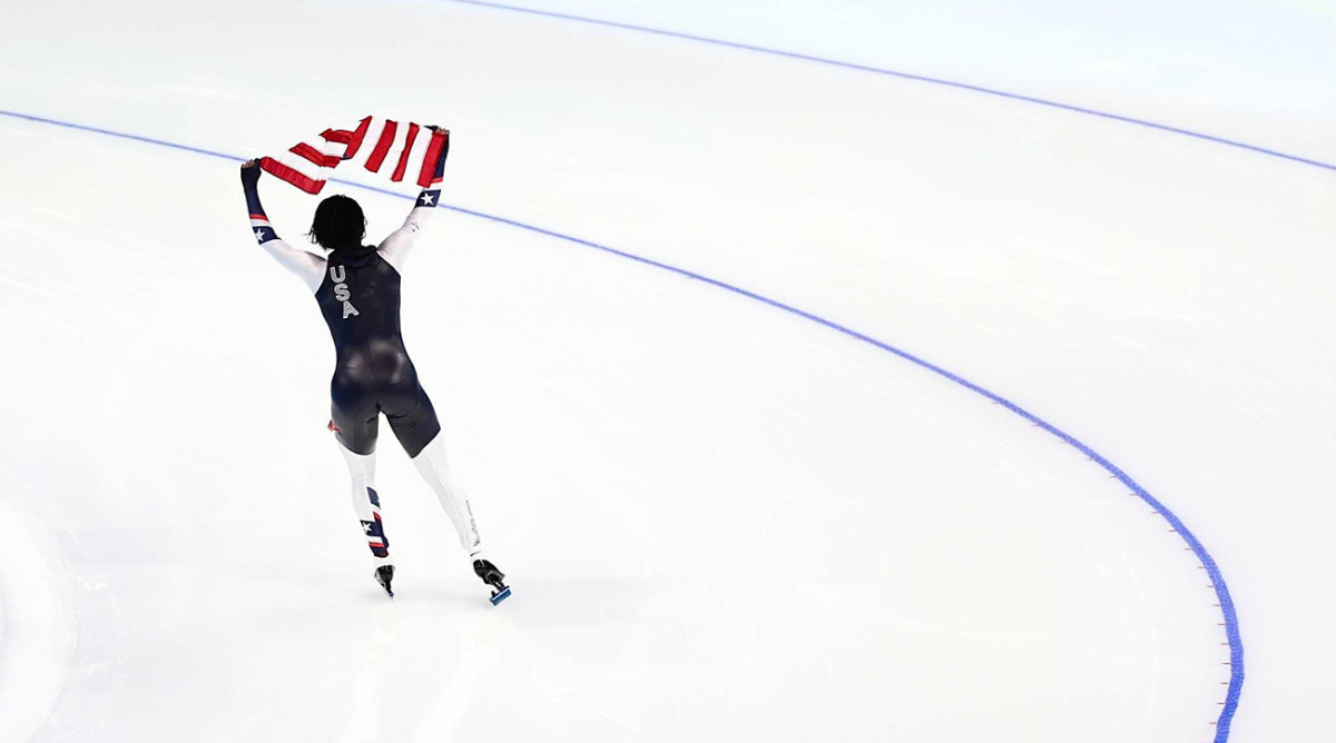 Erin Jackson of Team USA celebrates after winning gold in women’s 500m speed skating.